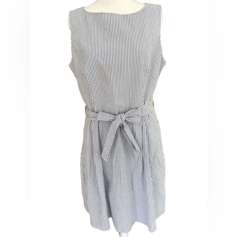 ANNE KLEIN DRESS Women's White & Blue Stripes with tie front size 10
MSRP $119